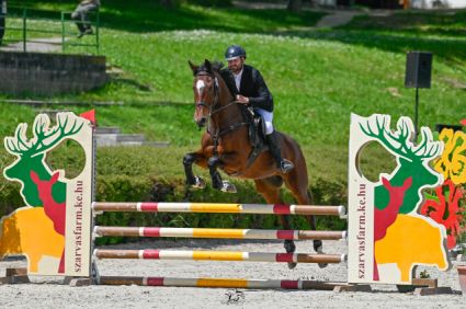 Elad� 8 �ves magyar sportf�lv�r her�lt 