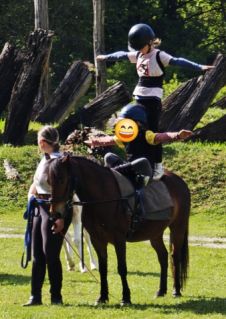 Elad� 14 �ves p�ni her�lt 